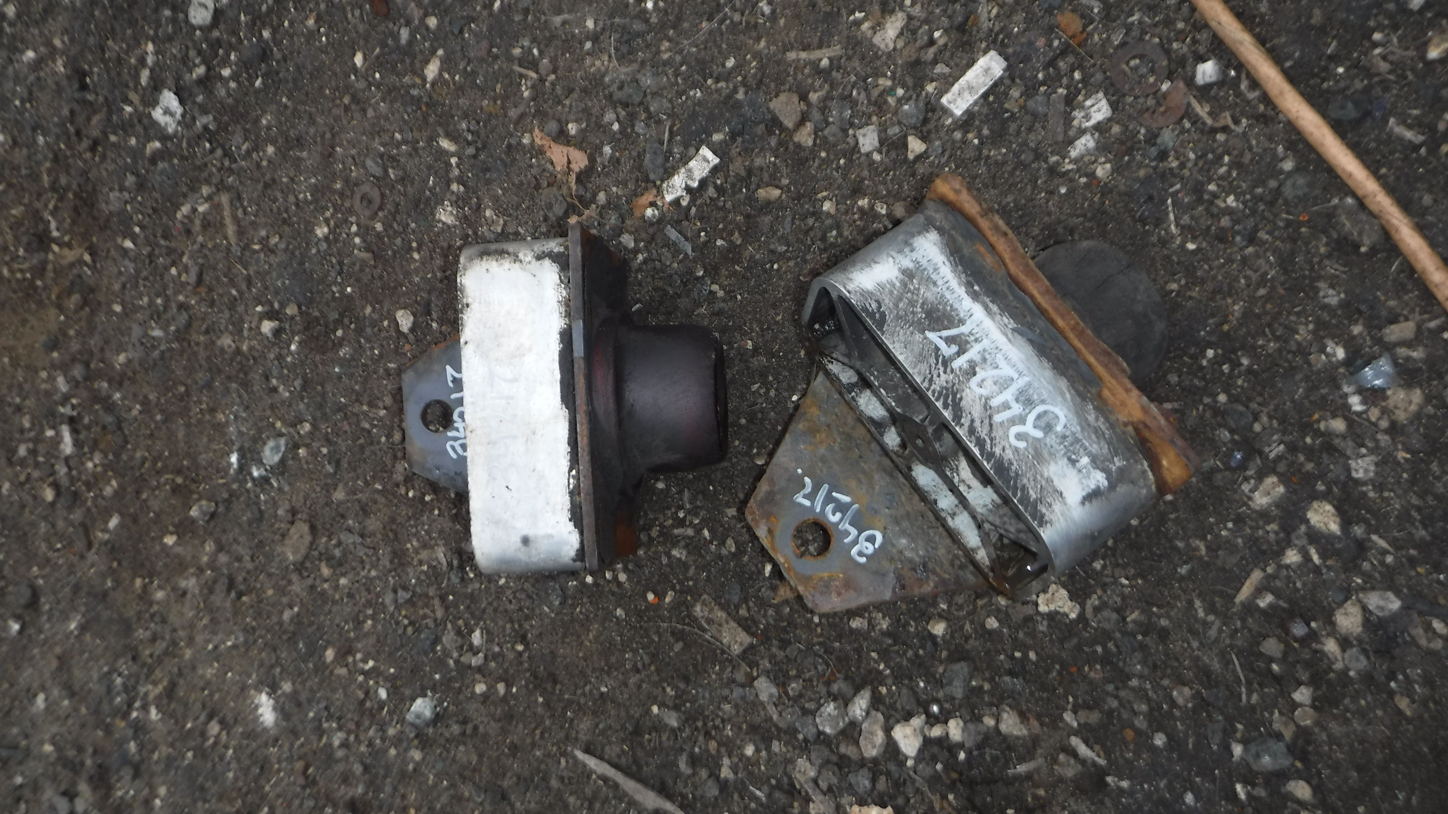 Отбойник передней рессоры верх 5010383949 5010557922 5010557920 Renault Magnum DXI12 2005